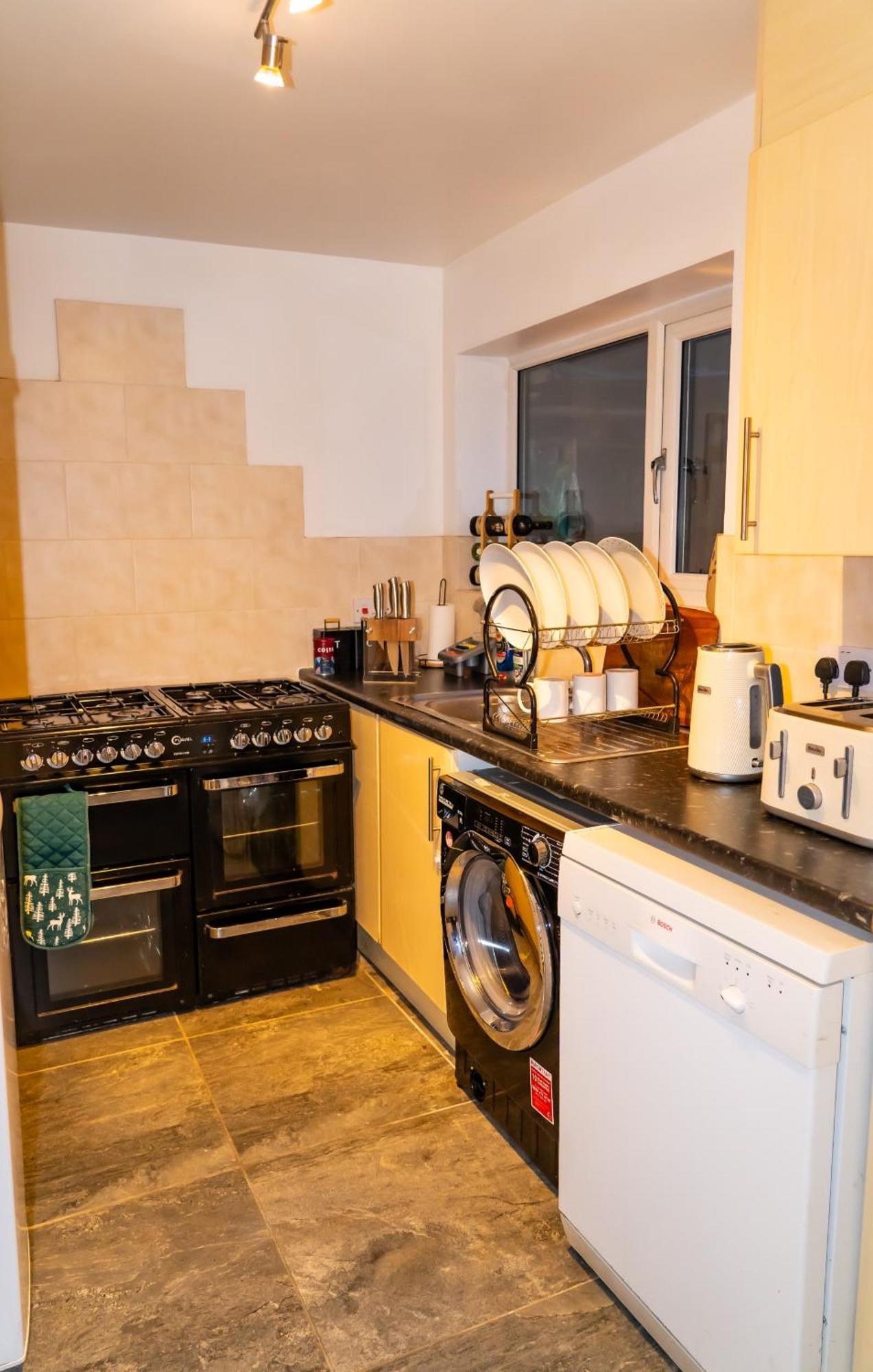 SIRIUS A PROPERTIES - 3 Bedrooms - - Amazing Hillside Views of Derby City Centre - - Free WIFI - - NETFLIX - - SKY-SPORTS - - MONOPOLY - - UNO - - CARDS Esterno foto